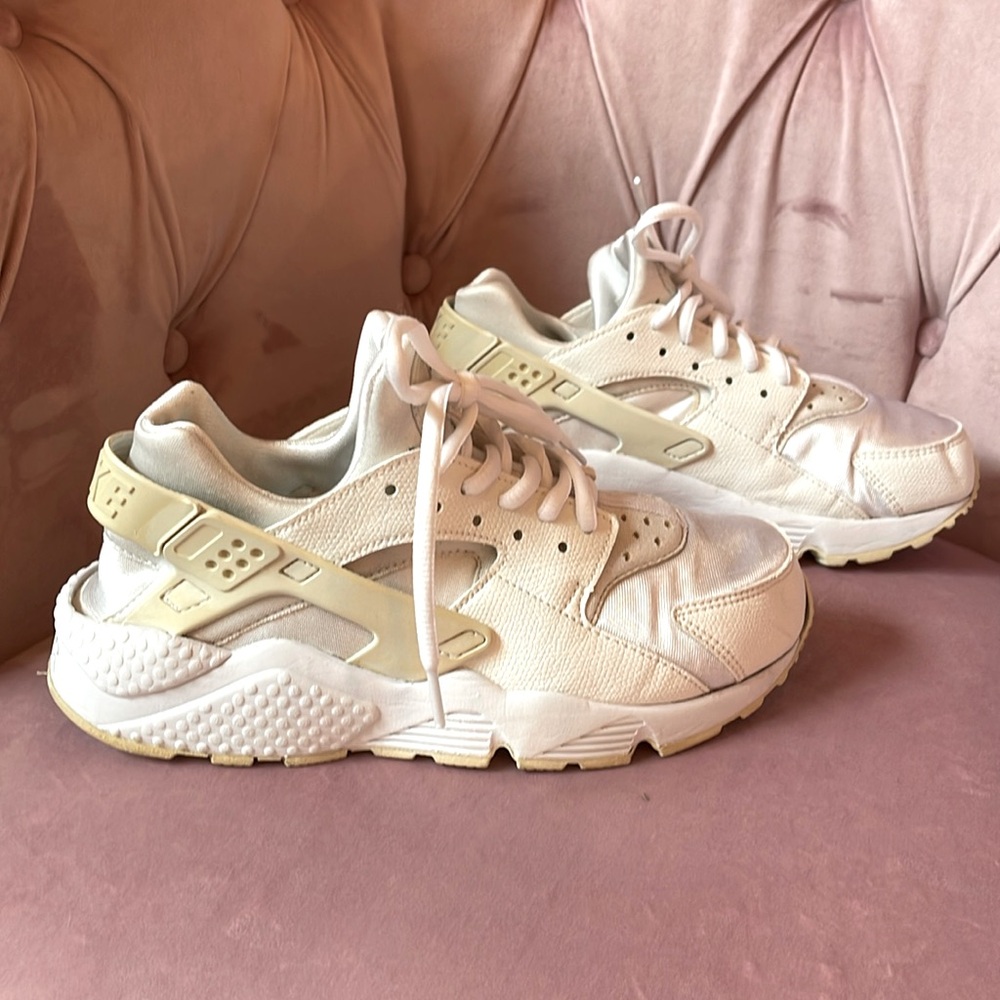 Woman’s White Nike Air White Platnum